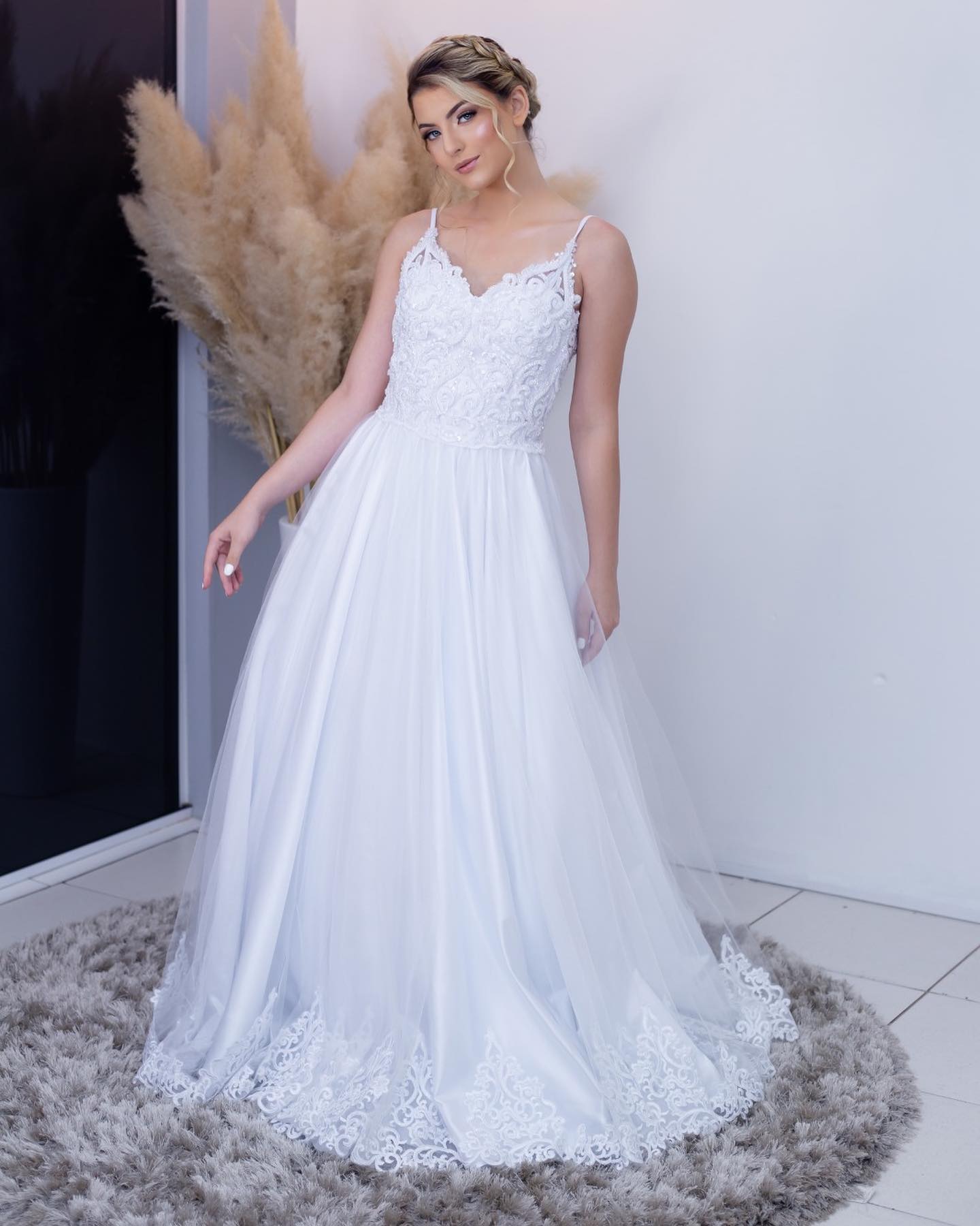 Vestido de noiva em tule com corpete bordado para casamento religioso